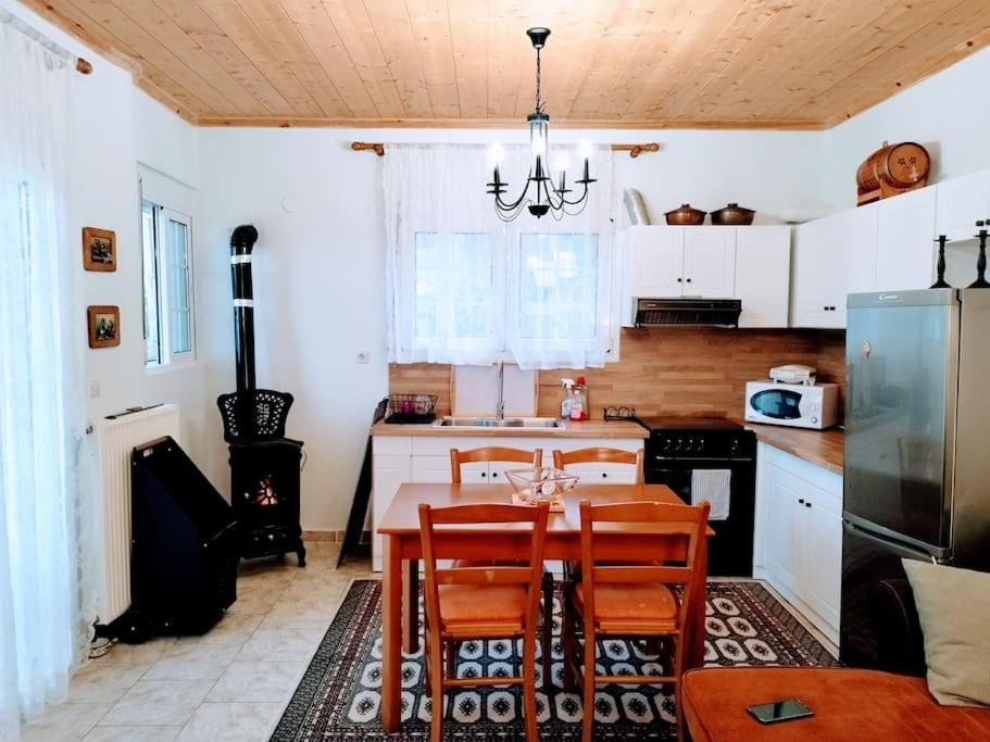 Cozy Cottage For 4 Lavdhas Екстер'єр фото