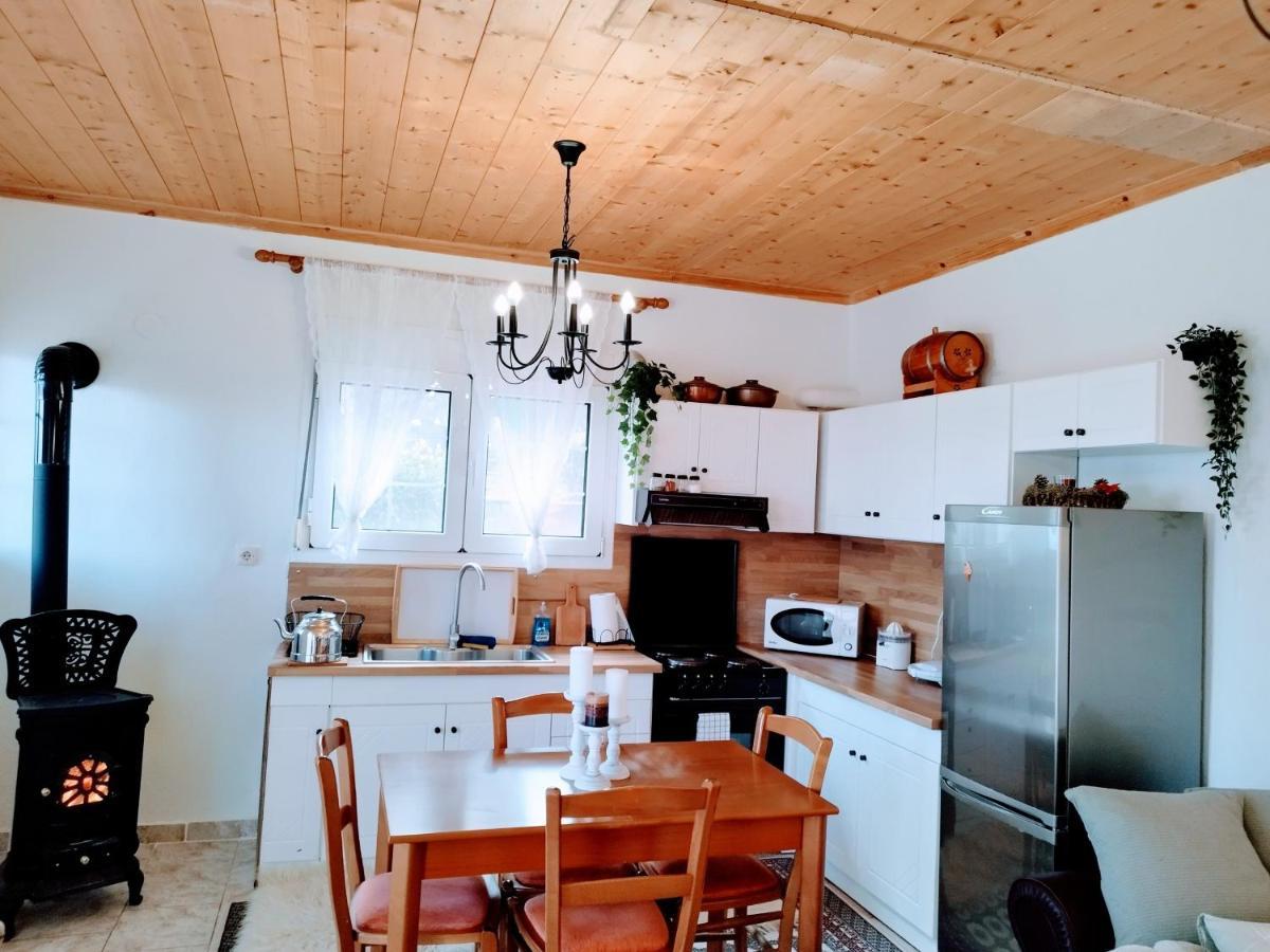 Cozy Cottage For 4 Lavdhas Екстер'єр фото